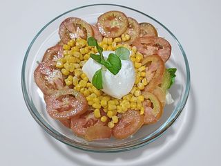 Insalata Mista, Pomodoro, Mais E Mozzarella