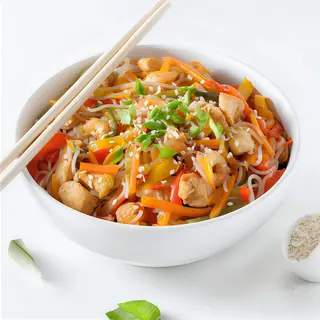 24. Spaghetti di riso con pollo