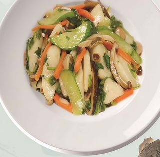 Gnocchi di riso con verdure 素炒年糕