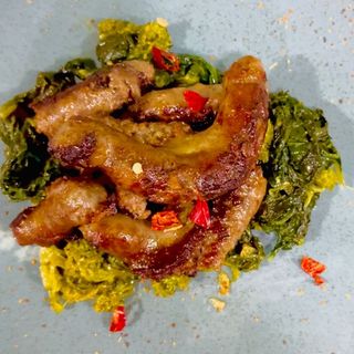Salsiccia di falda, rape e peperoncino