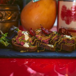 Avocado toast tartare