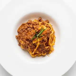 FETTUCCINE  ALLA BOLOGNESE