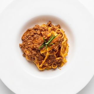 FETTUCCINE  ALLA BOLOGNESE