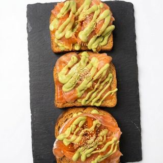 AVO-TOAST SALMON
