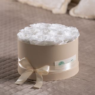 Cofanetto Rotondo Di Rose Bianche
