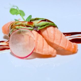 N010 - Nigiri Sake Cheese