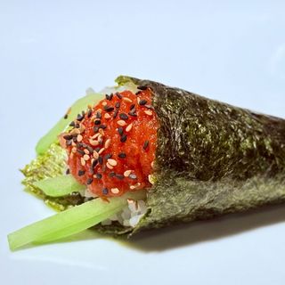 T004 - Temaki spicy tuna