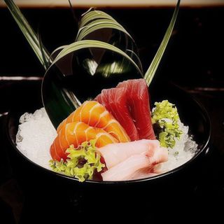 B022 - Sashimi misto