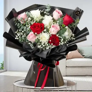 Bouquet di rose rosse, rosa e bianche premium