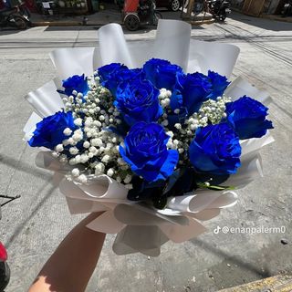 Bluee 11 Roses