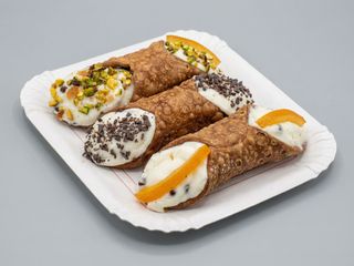 Cannolo classico con granella di pistacchio