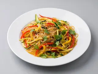 Spaghetti di soia con verdure