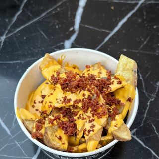 Bucce di patate con cheddar e bacon