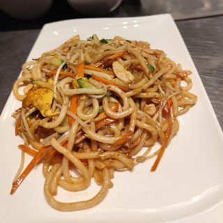 Udon con pollo e verdure