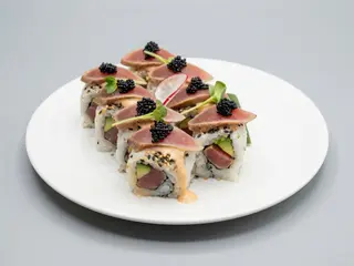 Tuna tataki roll