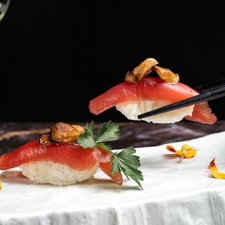 Maguro- foie gras nigiri - 1 pezzo