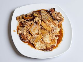 24 .Pollo con funghi e bambù