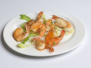 63. Gamberetti alla griglia con sale e pepe