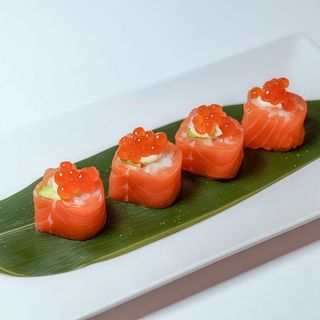 Hana maki salmon