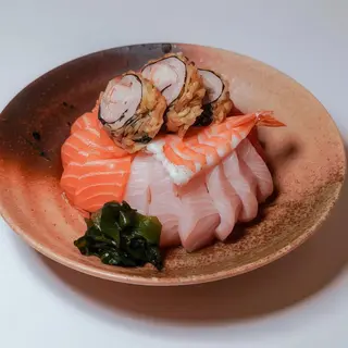 Chirashi sushi