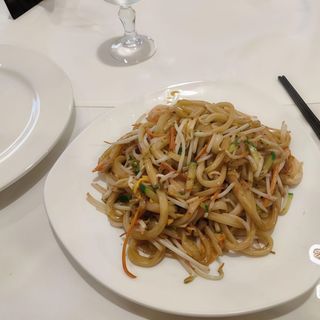 37a. Pasta fatta a mano saltate con gamberi, verdure e uova