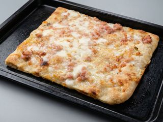 3. Salsiccia piccante e mozzarella - un pezzo