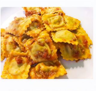 Ravioli di brasato al pomodoro