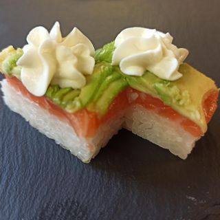 UC1. sausage salmone 4pz 