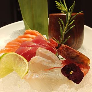 sashimi misti con gamberi 9pz