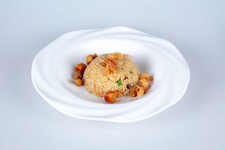 72. Riso saltato con misto mare, verdure e uova