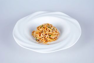 85. Spaghetti udon con verdure e uova