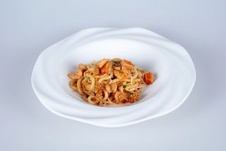 86. Spaghetti udon con misto mare, verdure e uova