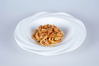 87. Spaghetti udon con pollo, verdure e uova