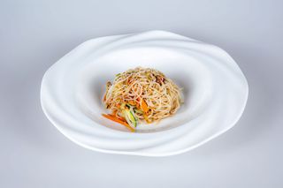 97. Spaghetti di riso con verdure e uova