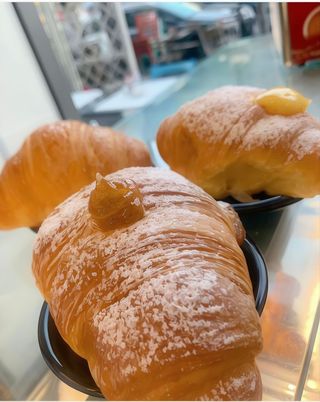 Cornetto con marmellata albicocca