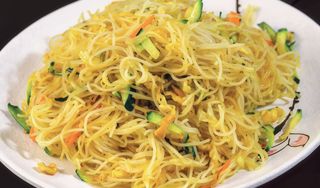 25. Spaghetti di riso al curry