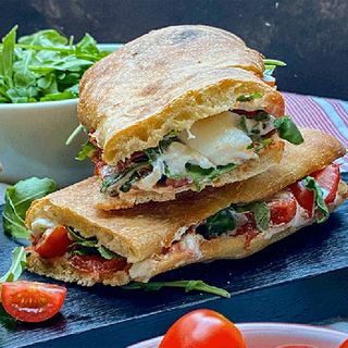 Panuozzo mortadella e burrata