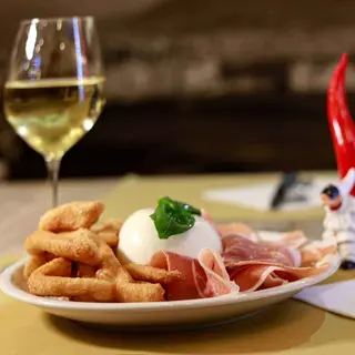 Bufala e prosciutto crudo con lo sfizio