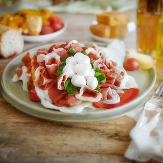 Bufala e prosciutto crudo con lo sfizio