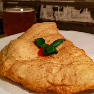 Pizza fritta Pummarola
