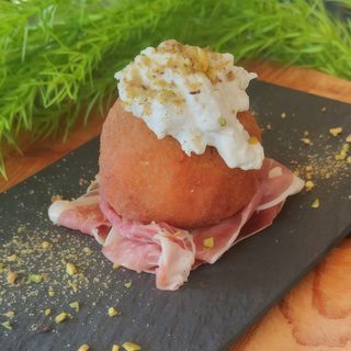 Mozzarella in carrozza con crudo