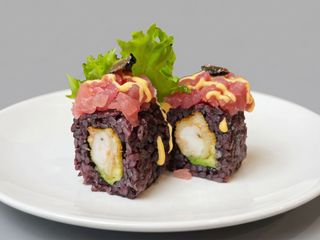 654-Uramaki black delicious