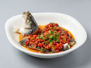 Branzino al vapore con peperoncini trittati
