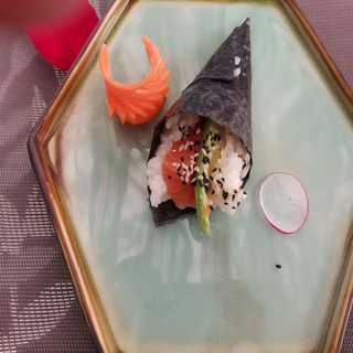 76 Temaki sake avocado