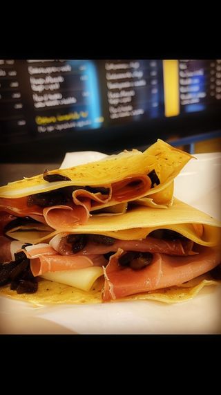 Crepe con speck, formaggio edamer e funghi