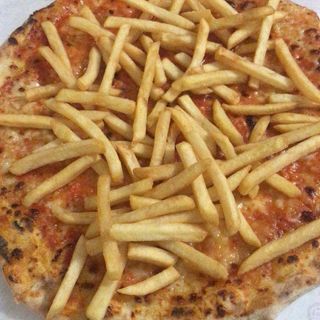 Pizza con patatine