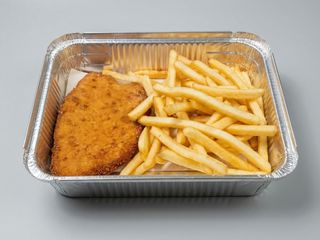 Cotoletta di pollo con patatine fritte