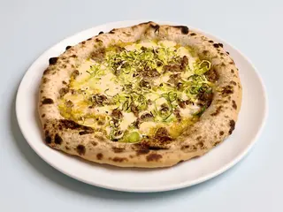 Pizza porri e gorgonzola bufala