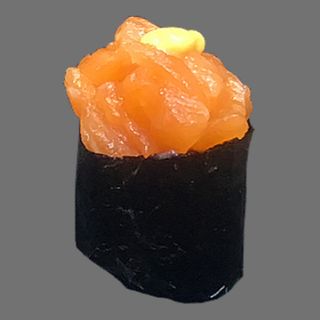 Gunkan spicy salmon
