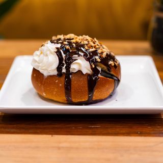 Maritozzo keto panna e cioccolata